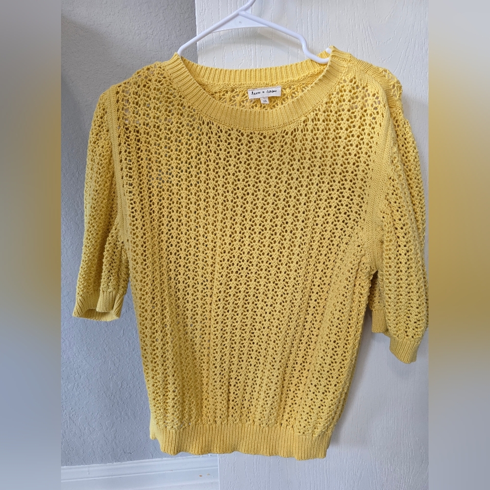 Yellow Crew Neck Sweater with Textured Knit and Short Sleeves